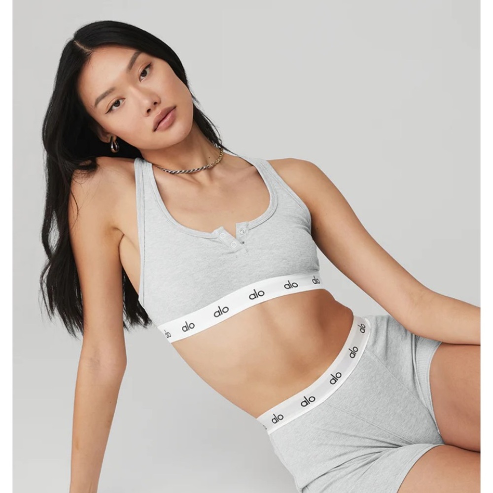 ALO Yoga Icon Ribbed Henly Bra